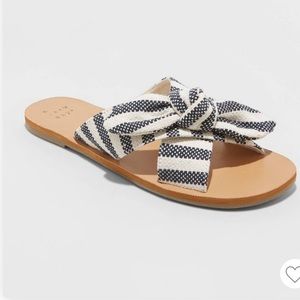 Livia knotted bow sandal size 7.5WIDE